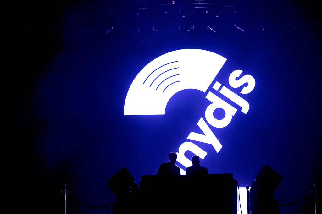 2manydjs @ Lokerse Feesten, picture 2, photographed by Gert Daemen - FrontView Magazine