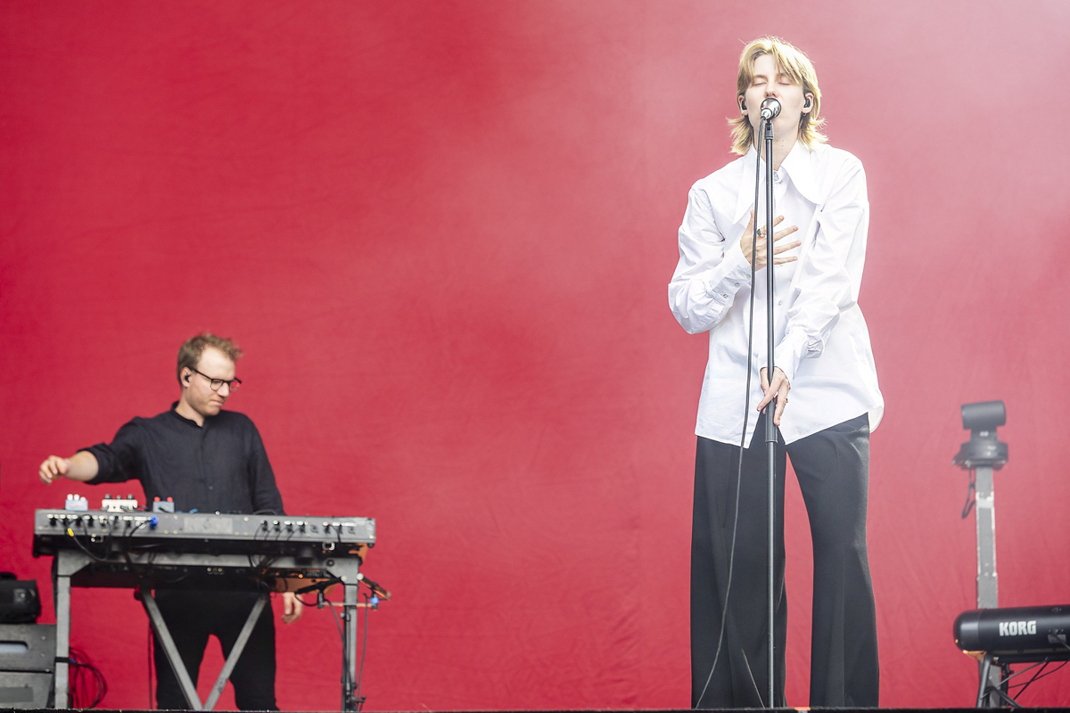 Whispering Sons @ Lokerse Feesten 2024, picture 6, photographed by Edwin Houdevelt - FrontView Magazine