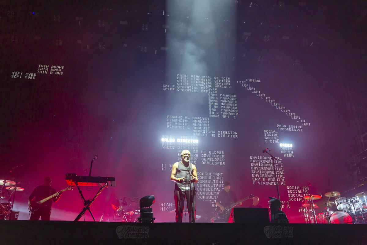 Massive Attack @ Lokerse Feesten, picture 5, photographed by Edwin Houdevelt - FrontView Magazine
