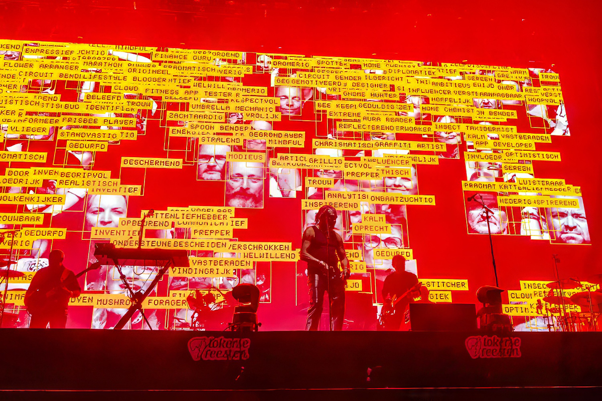 Massive Attack @ Lokerse Feesten, picture 7, photographed by Edwin Houdevelt - FrontView Magazine