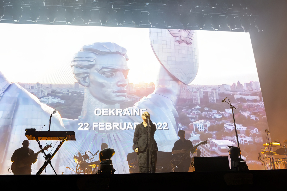 Massive Attack @ Lokerse Feesten, picture 10, photographed by Edwin Houdevelt - FrontView Magazine