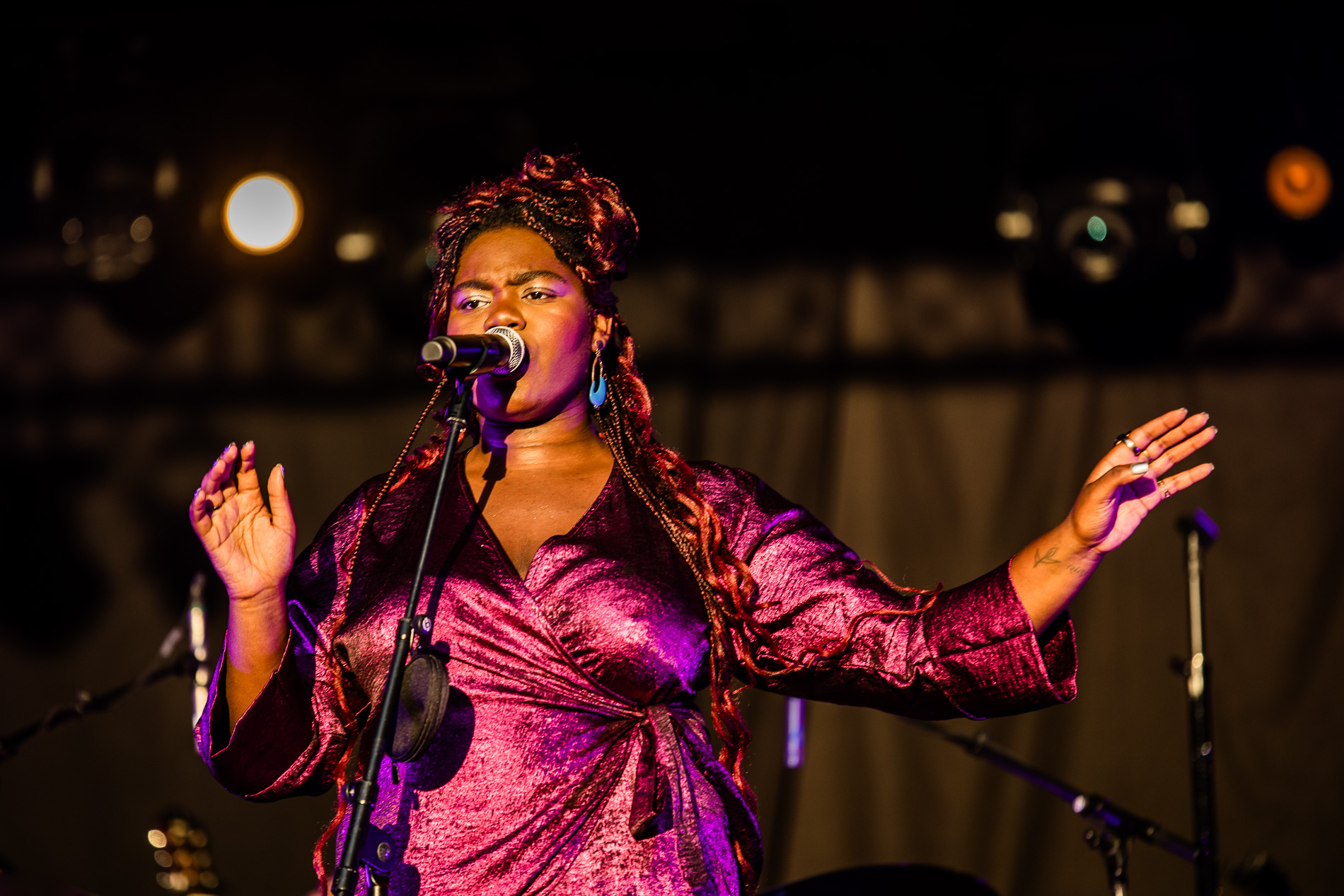 Oriana Ikomo @ Beleuvenissen, picture 3, photographed by Jürgen Bruynooghe - FrontView Magazine