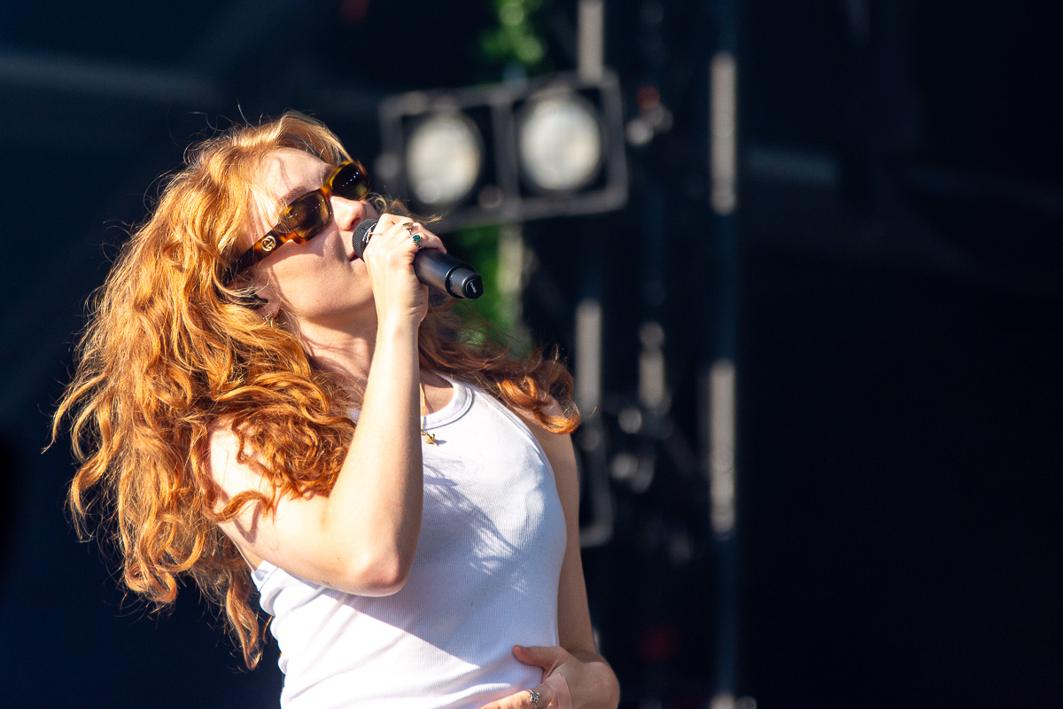 Froukje @ Lokerse Feesten, picture 4, photographed by Luc Klinckaert - FrontView Magazine