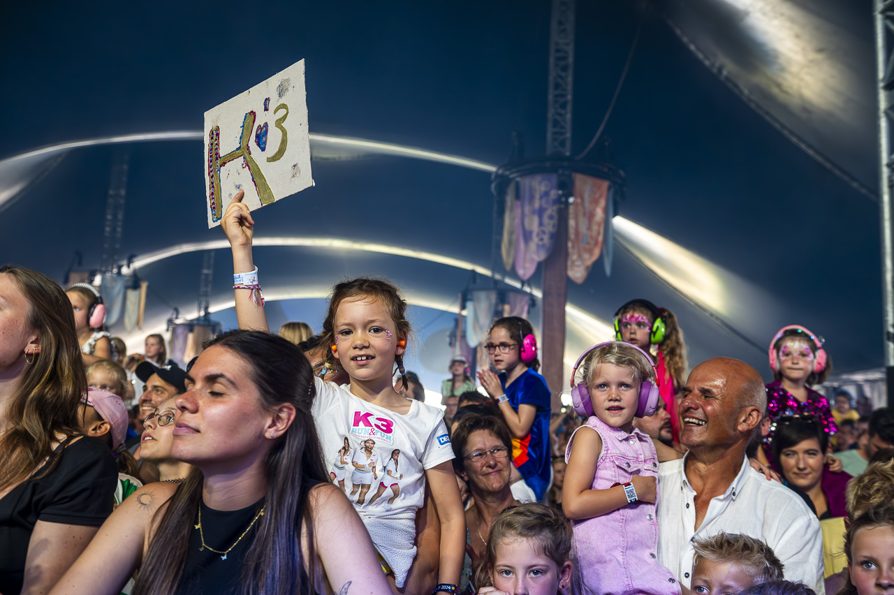 K3 @ Rijvers Festival 2024, picture 15, photographed by Dimitri Vanlommel - FrontView Magazine