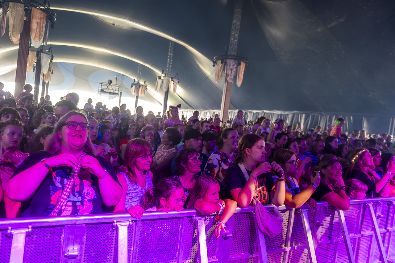 K3 @ Rijvers Festival 2024, picture 17, photographed by Dimitri Vanlommel - FrontView Magazine