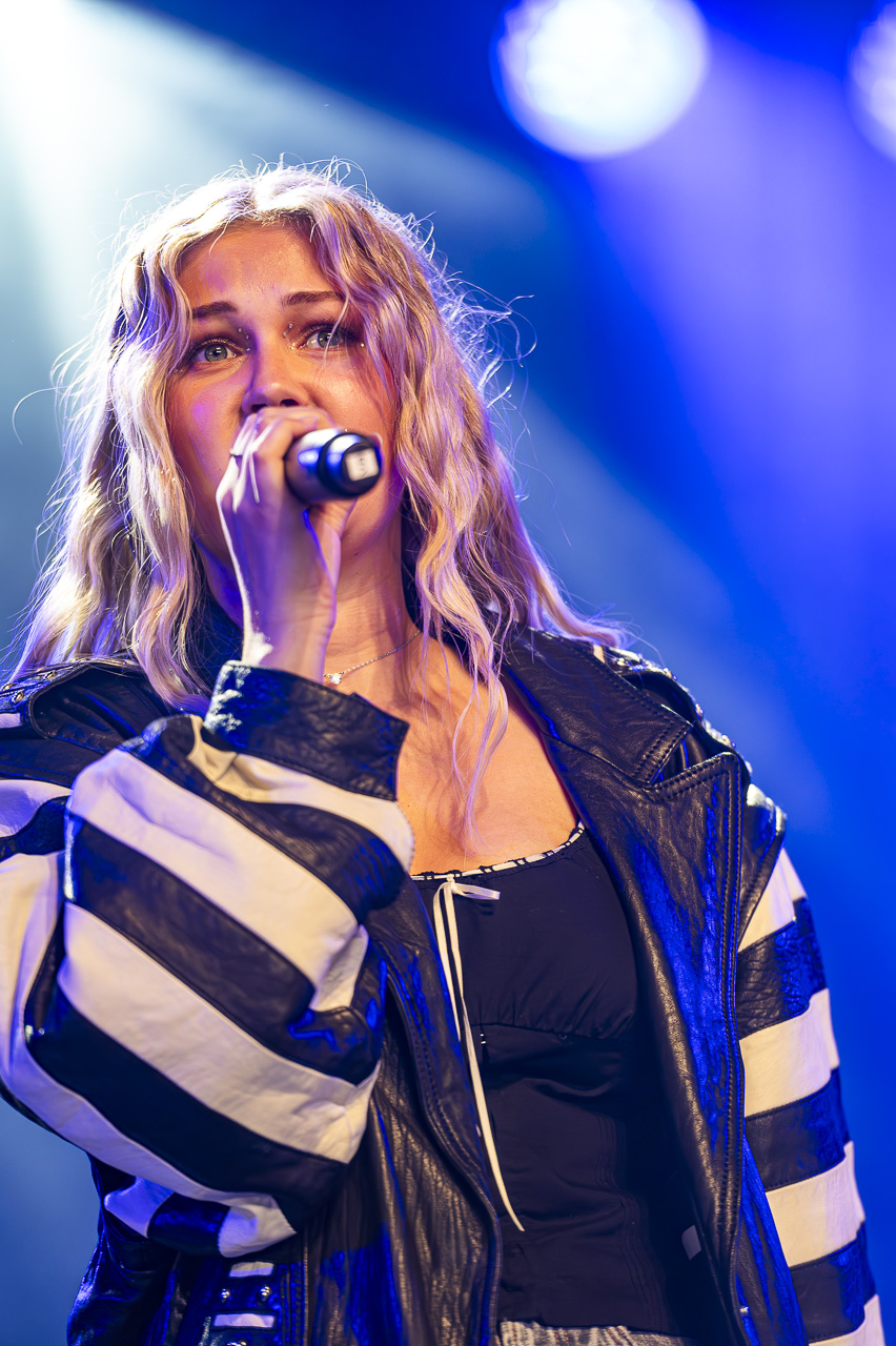 IIII @ Rijvers Festival 2024, picture 5, photographed by Dimitri Vanlommel - FrontView Magazine