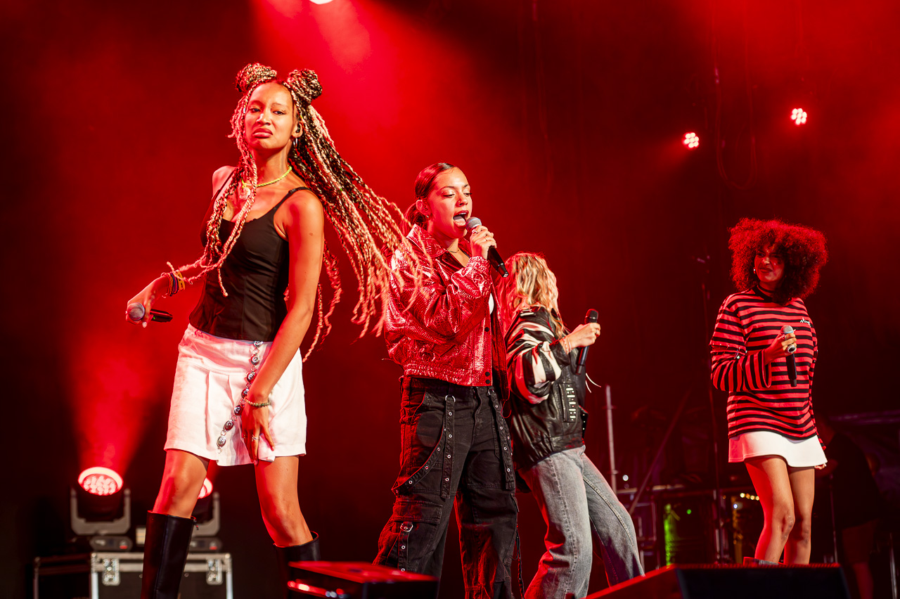 IIII @ Rijvers Festival 2024, picture 20, photographed by Dimitri Vanlommel - FrontView Magazine