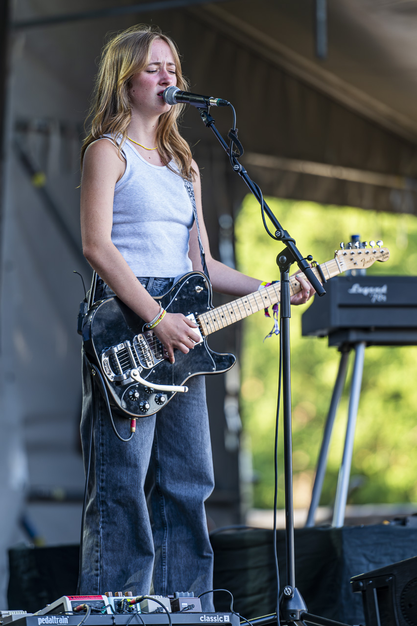 Ise @ Rijvers Festival 2024, picture 2, photographed by Dimitri Vanlommel - FrontView Magazine