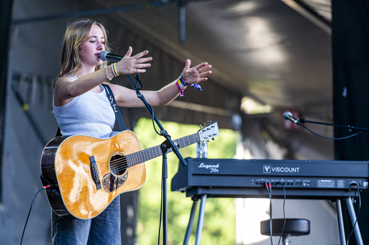 Ise @ Rijvers Festival 2024, picture 3, photographed by Dimitri Vanlommel - FrontView Magazine