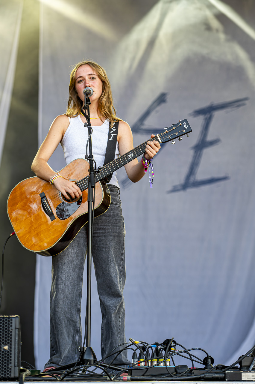 Ise @ Rijvers Festival 2024, picture 4, photographed by Dimitri Vanlommel - FrontView Magazine