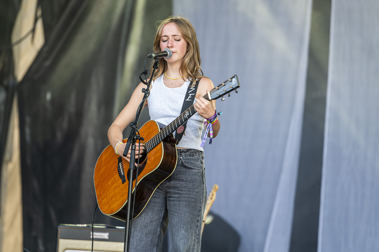 Ise @ Rijvers Festival 2024, picture 5, photographed by Dimitri Vanlommel - FrontView Magazine