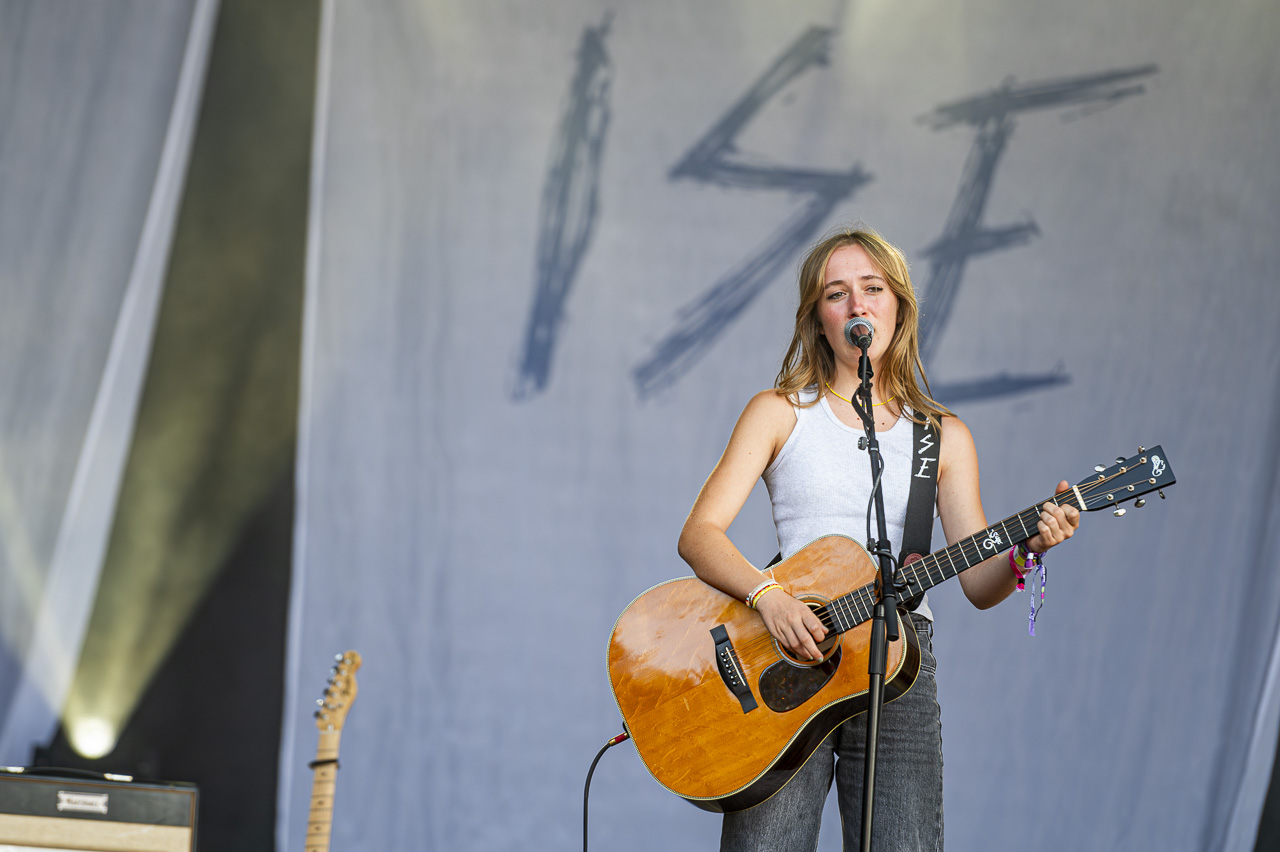 Ise @ Rijvers Festival 2024, picture 6, photographed by Dimitri Vanlommel - FrontView Magazine