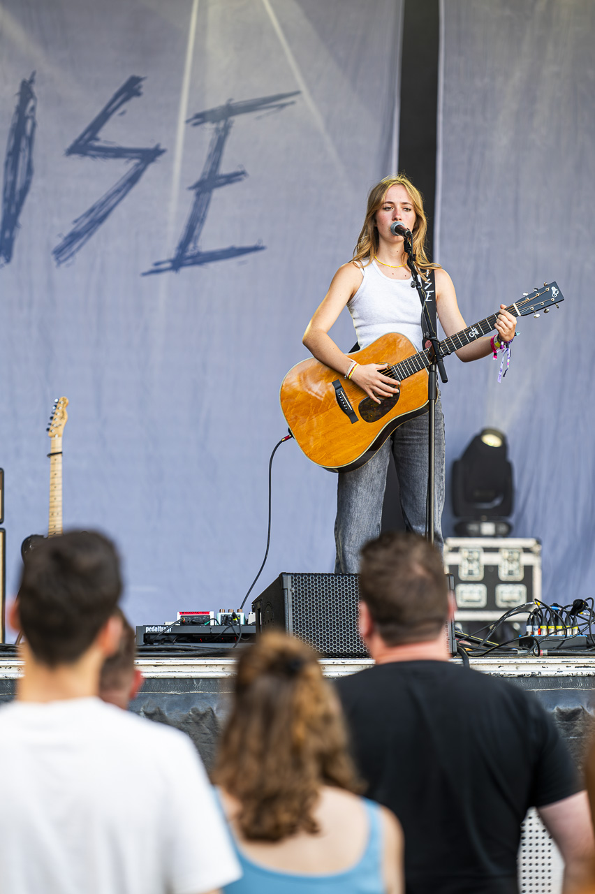 Ise @ Rijvers Festival 2024, picture 7, photographed by Dimitri Vanlommel - FrontView Magazine
