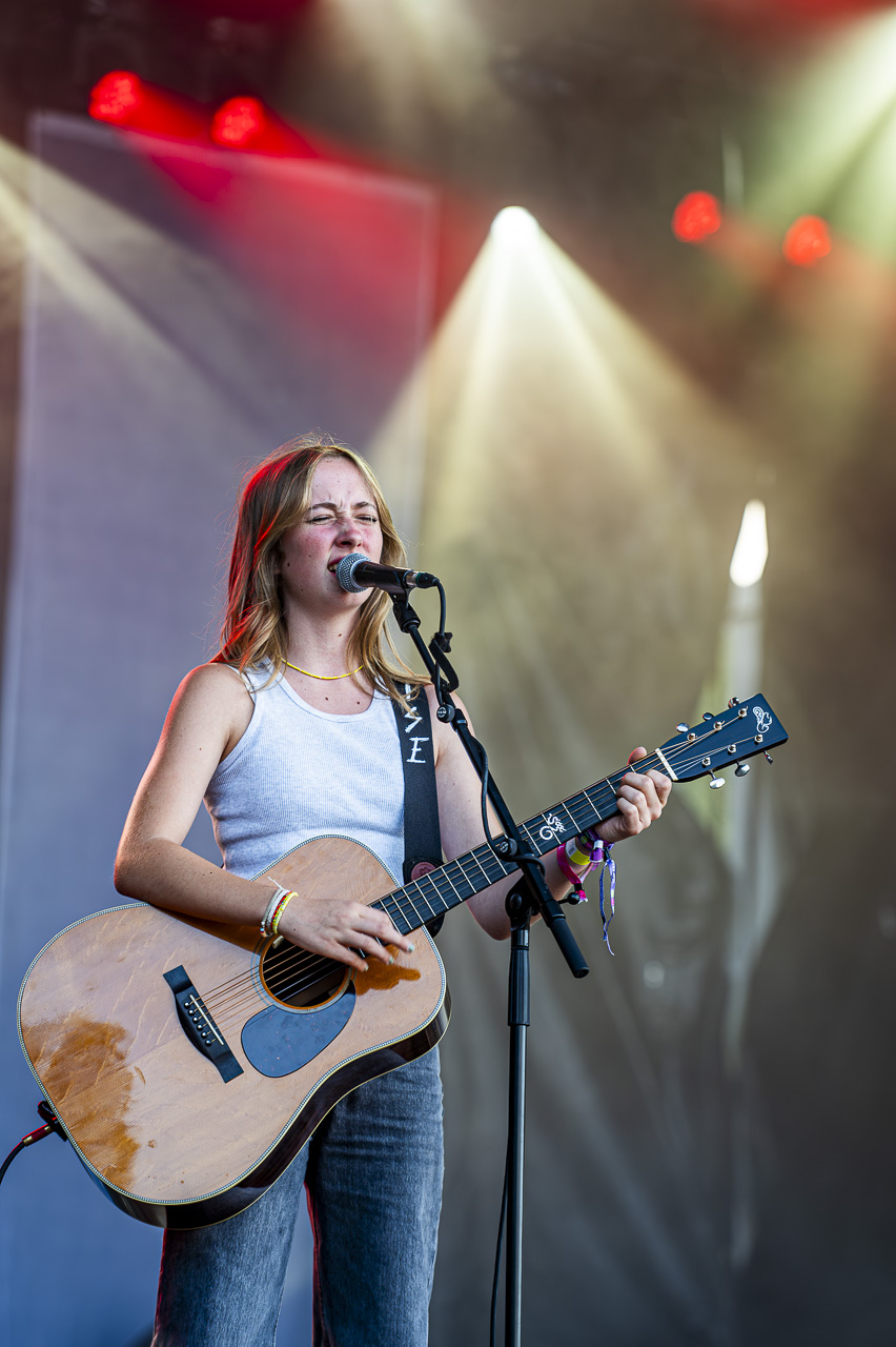Ise @ Rijvers Festival 2024, picture 8, photographed by Dimitri Vanlommel - FrontView Magazine