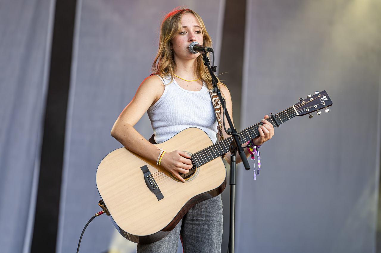 Ise @ Rijvers Festival 2024, picture 9, photographed by Dimitri Vanlommel - FrontView Magazine