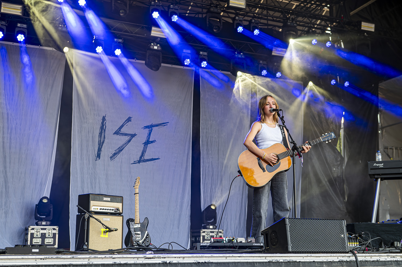 Ise @ Rijvers Festival 2024, picture 13, photographed by Dimitri Vanlommel - FrontView Magazine