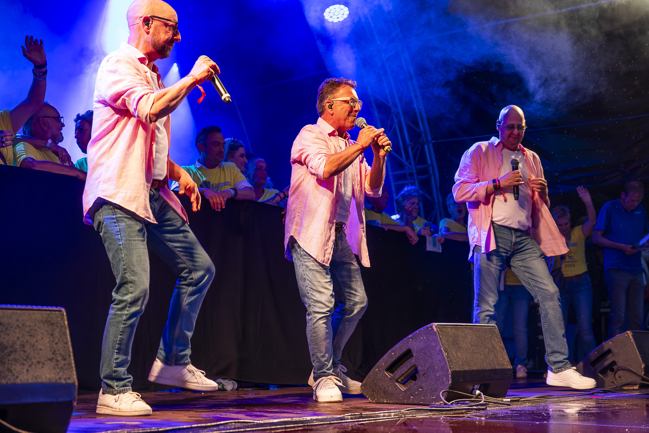 4TACT @ Vlaanderen Zingt - Bollekesfeesten Antwerpen, picture 12, photographed by Youri Vanlommel - FrontView Magazine