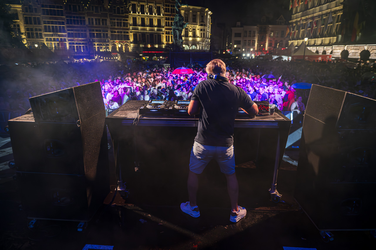 DJ F.R.A.N.K @ Bollekesfeesten Antwerpen, foto 3, foto's door Dimitri Vanlommel - FrontView Magazine