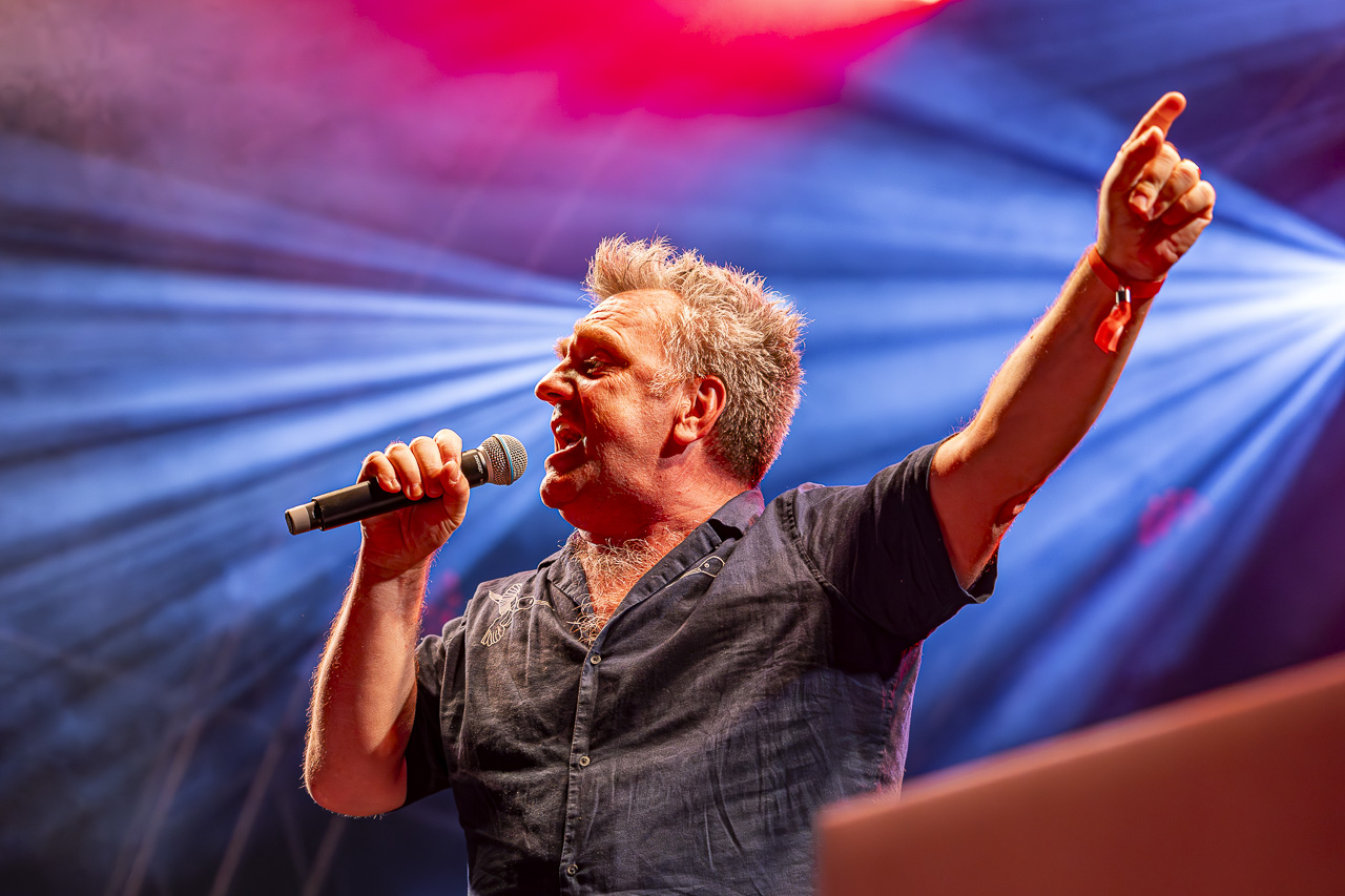 Ivan Pecnik @ Vlaanderen Zingt - Bollekesfeesten Antwerpen, picture 1, photographed by Youri Vanlommel - FrontView Magazine