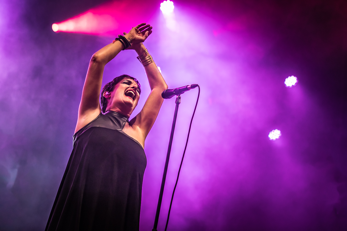 Kosheen @ Fonnefeesten 2024, foto 12, foto's door Danny Wagemans - FrontView Magazine