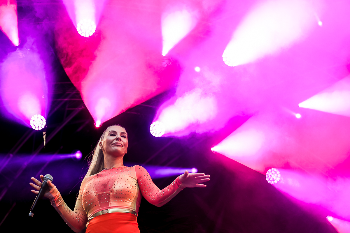 Mackenzie feat. Jessy @ Bollekesfeesten 2024, picture 3, photographed by Marc Verdonck - FrontView Magazine