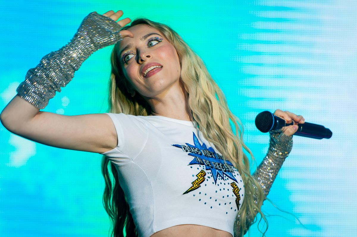 Camille @ Rijvers Festival 2024, picture 4, photographed by Jurgen Van De Maele - FrontView Magazine