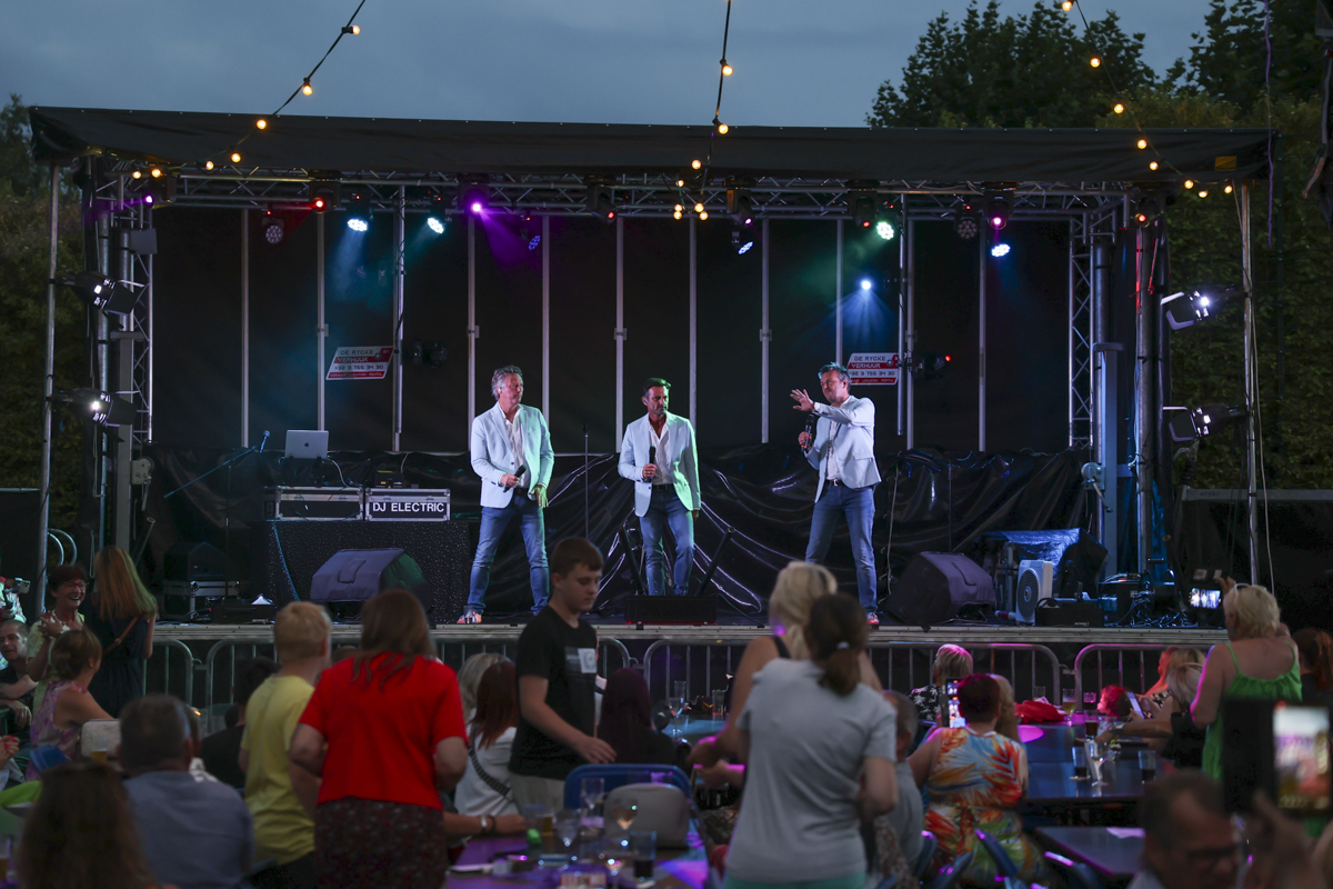 De Romeo's @ vestenfestival Melsele, picture 4, photographed by Peter Casie - FrontView Magazine