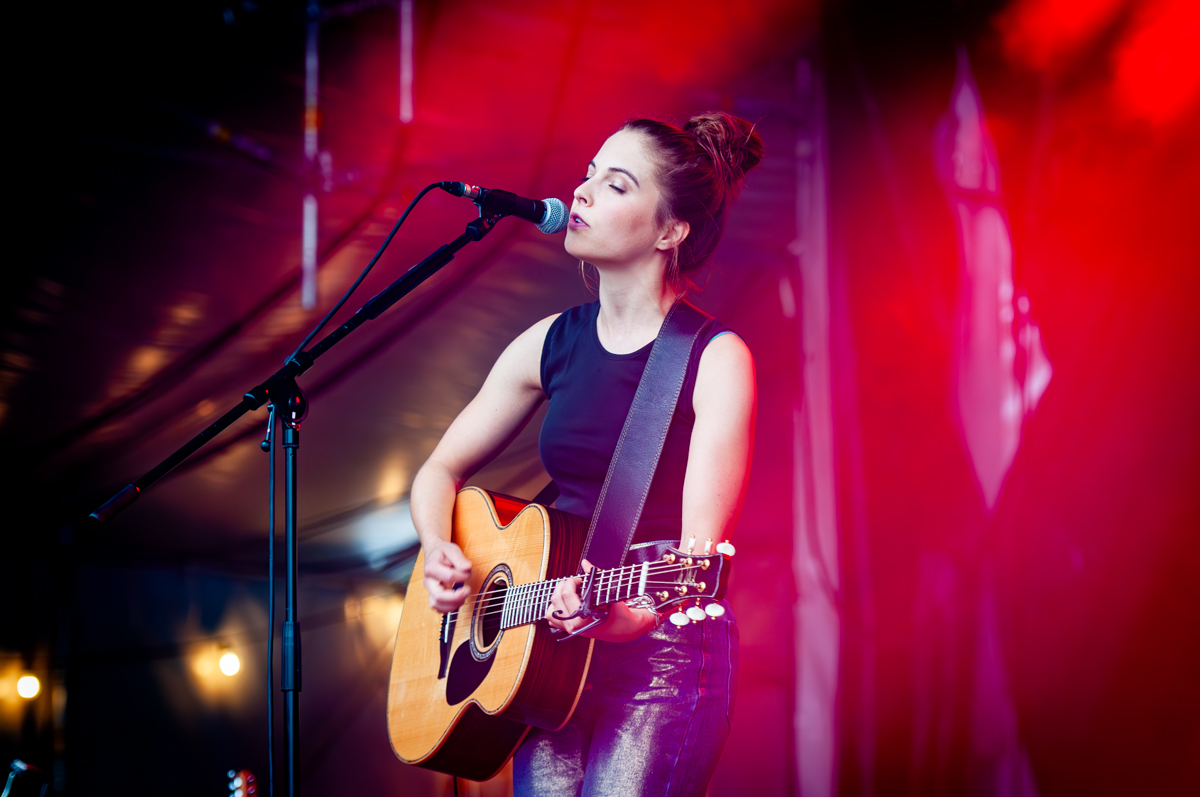 Emma d' Arc @ Rijvers Festival 2024, picture 2, photographed by Jurgen Van De Maele - FrontView Magazine
