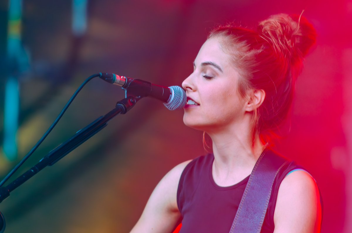 Emma d' Arc @ Rijvers Festival 2024, picture 3, photographed by Jurgen Van De Maele - FrontView Magazine