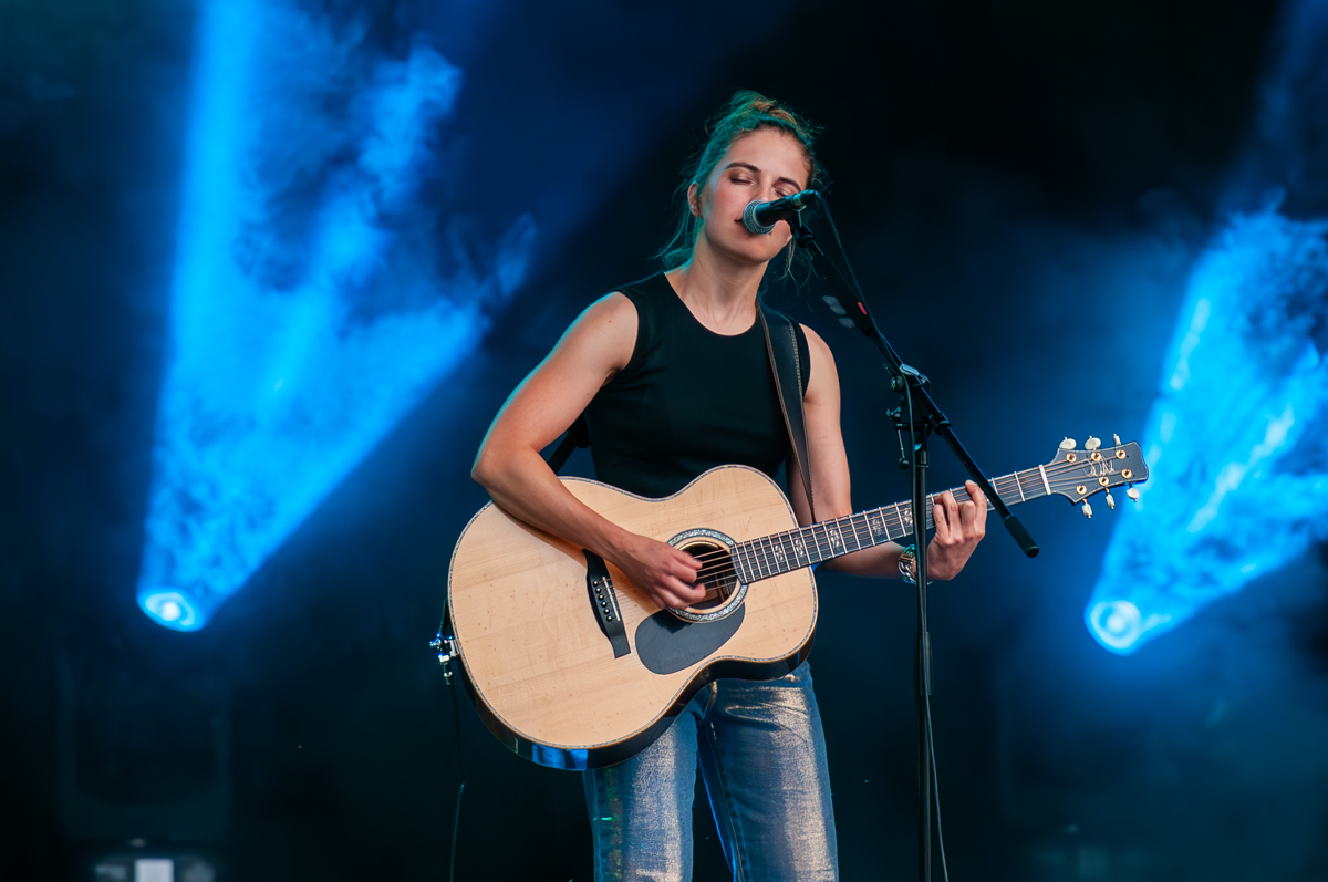 Emma d' Arc @ Rijvers Festival 2024, picture 11, photographed by Jurgen Van De Maele - FrontView Magazine