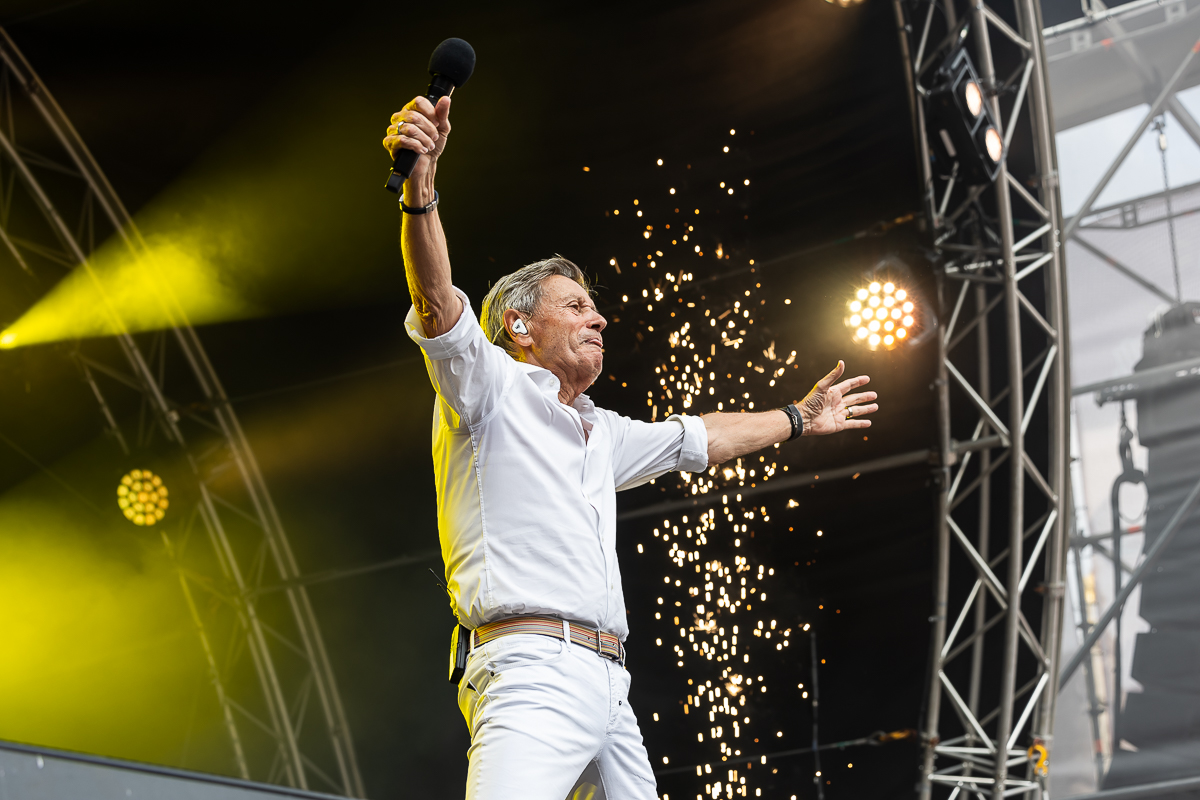Willy Sommers @ Bollekesfeesten 2024, picture 7, photographed by Marc Verdonck - FrontView Magazine