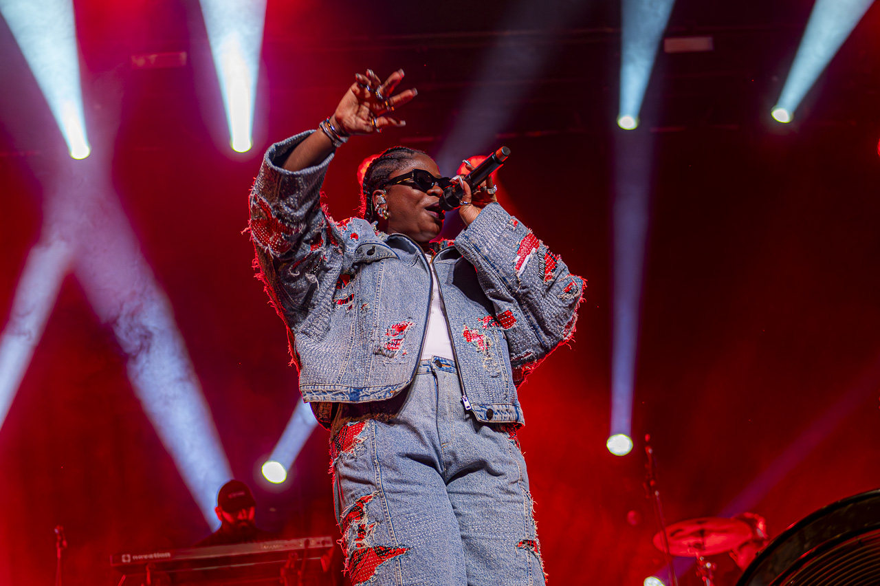 Coely @ Rijvers Festival 2024, picture 2, photographed by Jurgen Van De Maele - FrontView Magazine