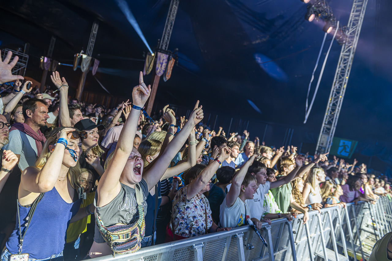 Coely @ Rijvers Festival 2024, picture 17, photographed by Jurgen Van De Maele - FrontView Magazine