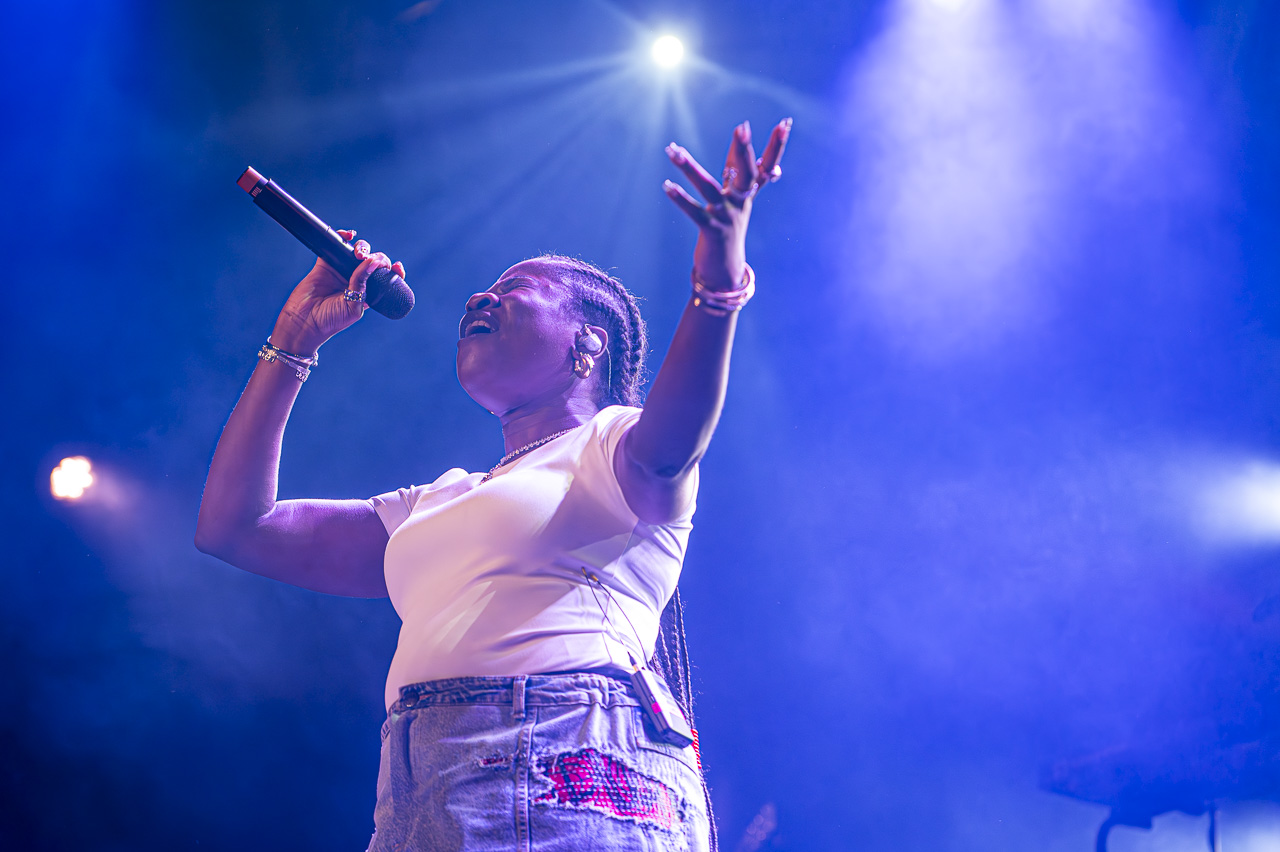 Coely @ Rijvers Festival 2024, picture 23, photographed by Jurgen Van De Maele - FrontView Magazine