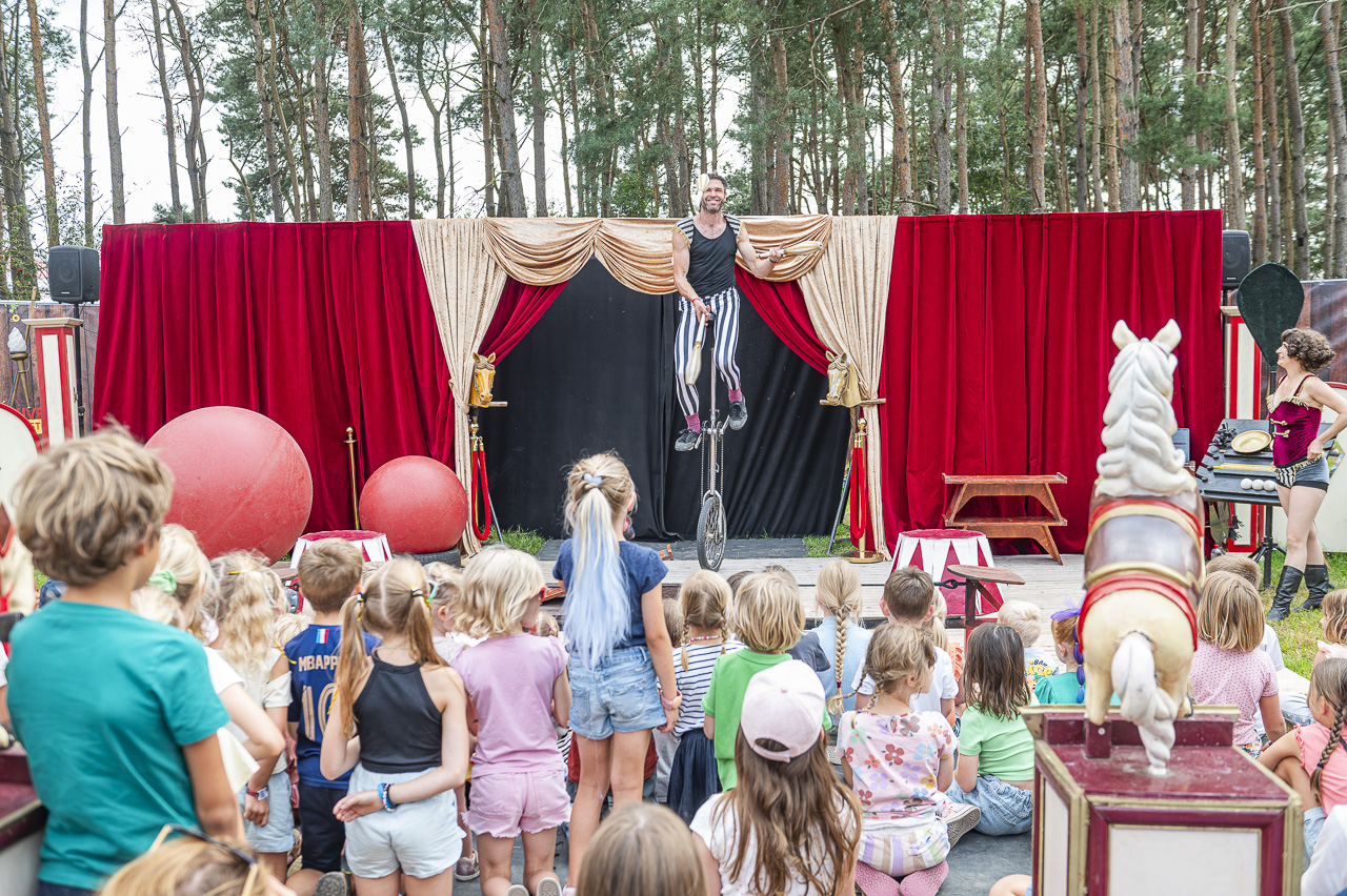 Sfeerbeelden dag 4 @ Rijvers Festival 2024, picture 30, photographed by Dimitri Vanlommel - FrontView Magazine