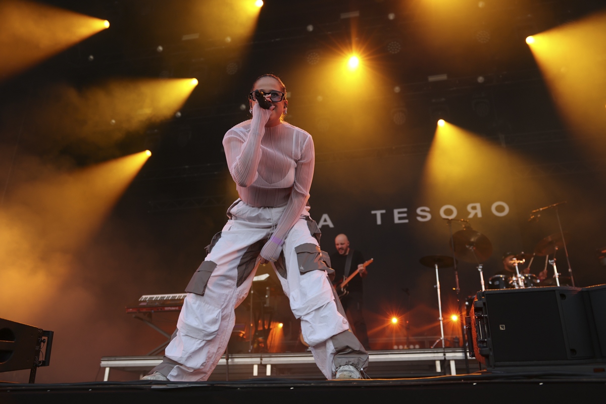 Laura Tesoro @ Beveren buiten, picture 4, photographed by Peter Casie - FrontView Magazine