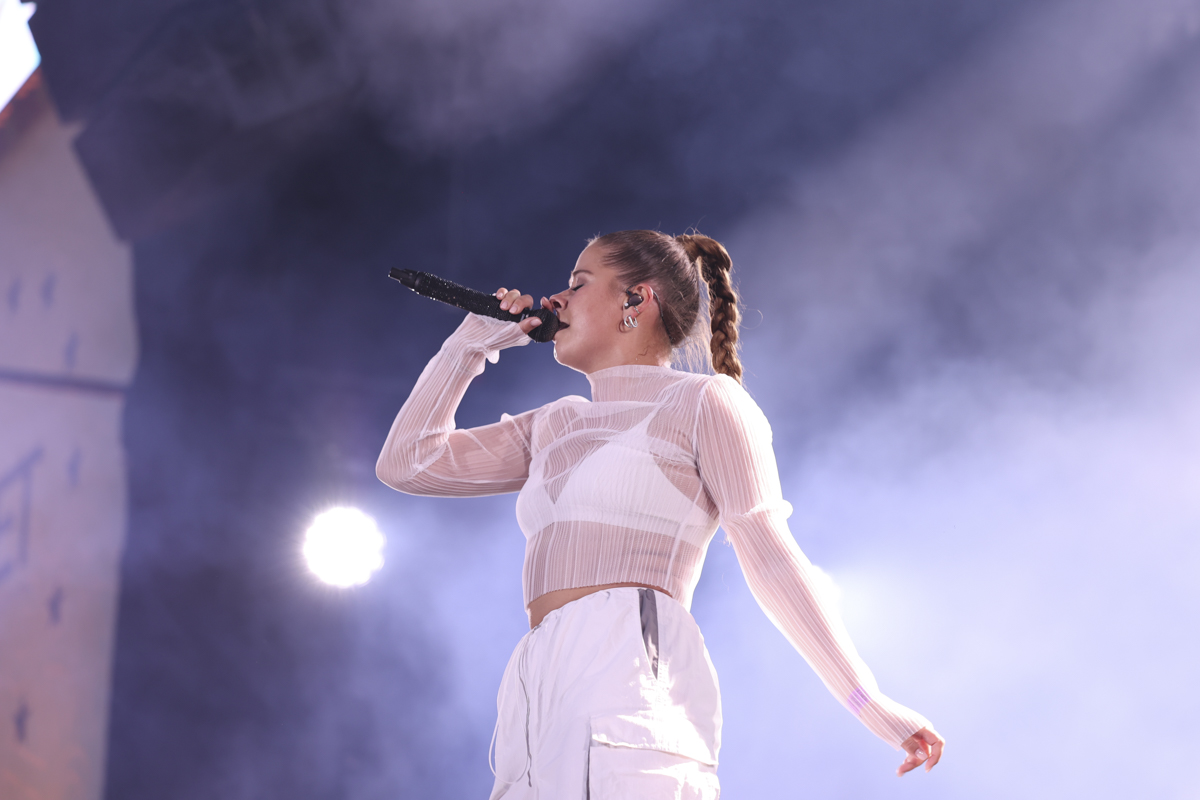 Laura Tesoro @ Beveren buiten, picture 13, photographed by Peter Casie - FrontView Magazine