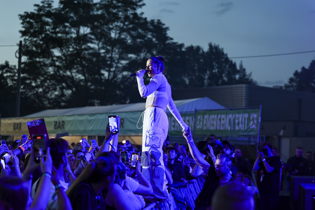 Laura Tesoro @ Beveren buiten, picture 15, photographed by Peter Casie - FrontView Magazine