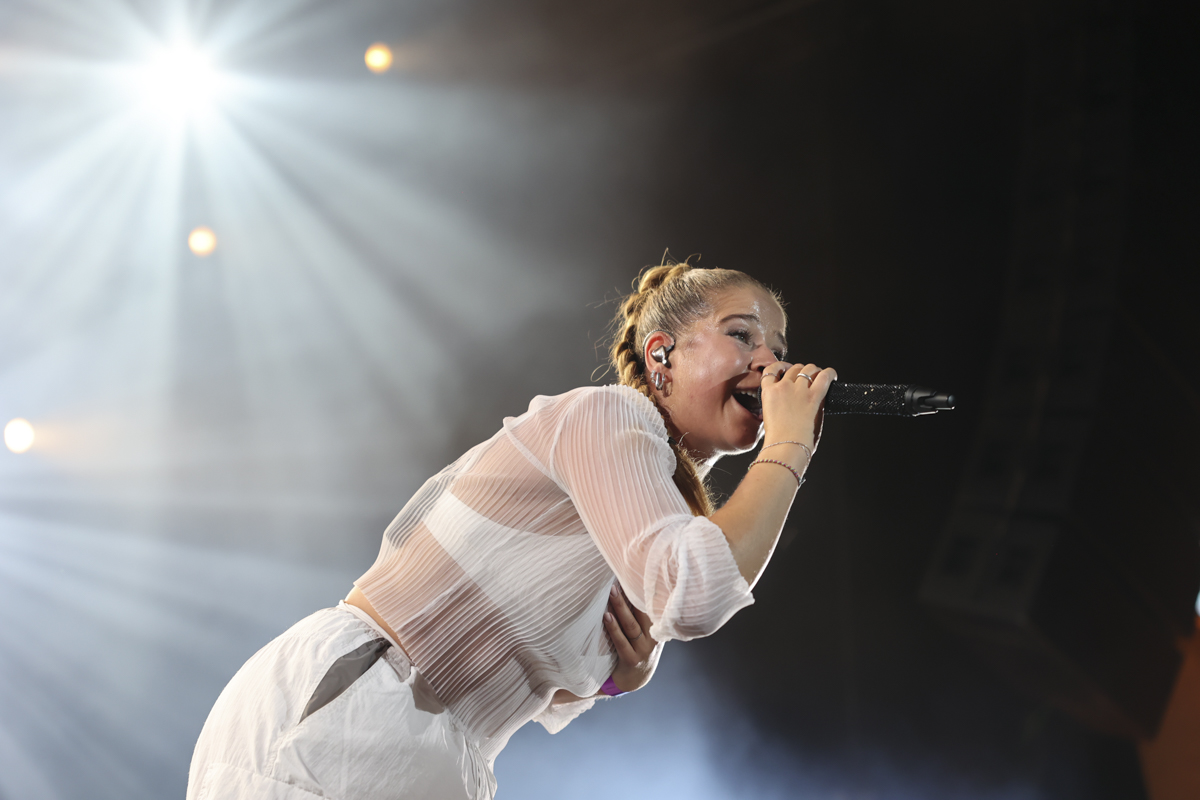 Laura Tesoro @ Beveren buiten, picture 28, photographed by Peter Casie - FrontView Magazine