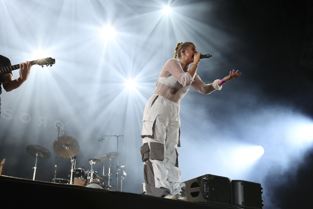 Laura Tesoro @ Beveren buiten, picture 29, photographed by Peter Casie - FrontView Magazine