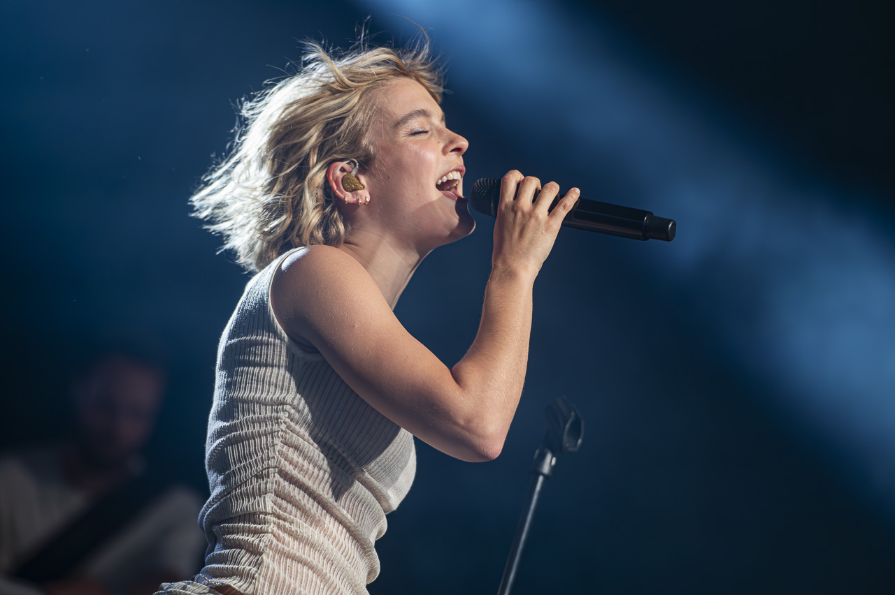 Pommelien Thijs @ Rijvers Festival 2024, picture 2, photographed by Dimitri Vanlommel - FrontView Magazine