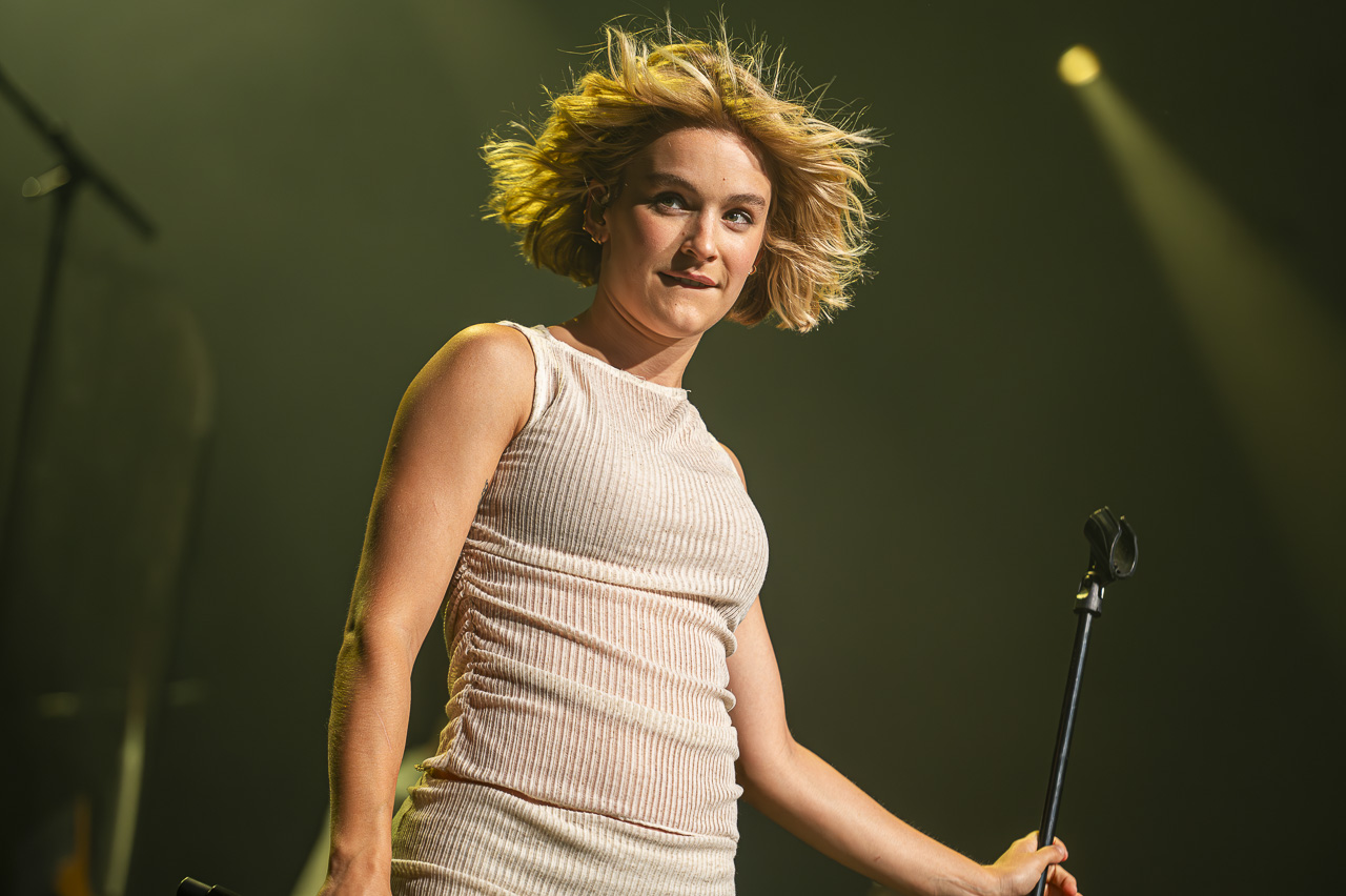 Pommelien Thijs @ Rijvers Festival 2024, picture 4, photographed by Dimitri Vanlommel - FrontView Magazine