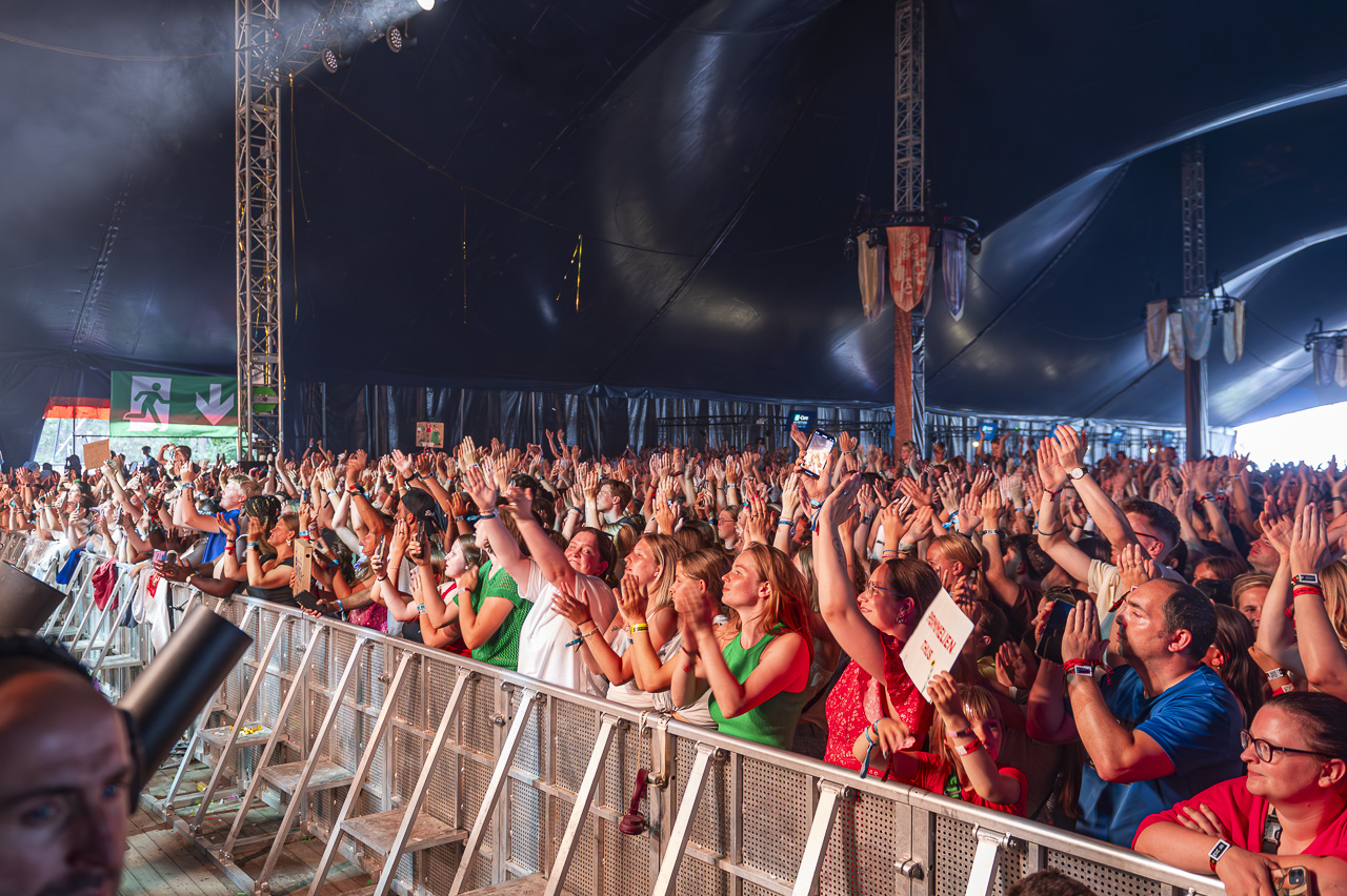 Pommelien Thijs @ Rijvers Festival 2024, picture 7, photographed by Dimitri Vanlommel - FrontView Magazine
