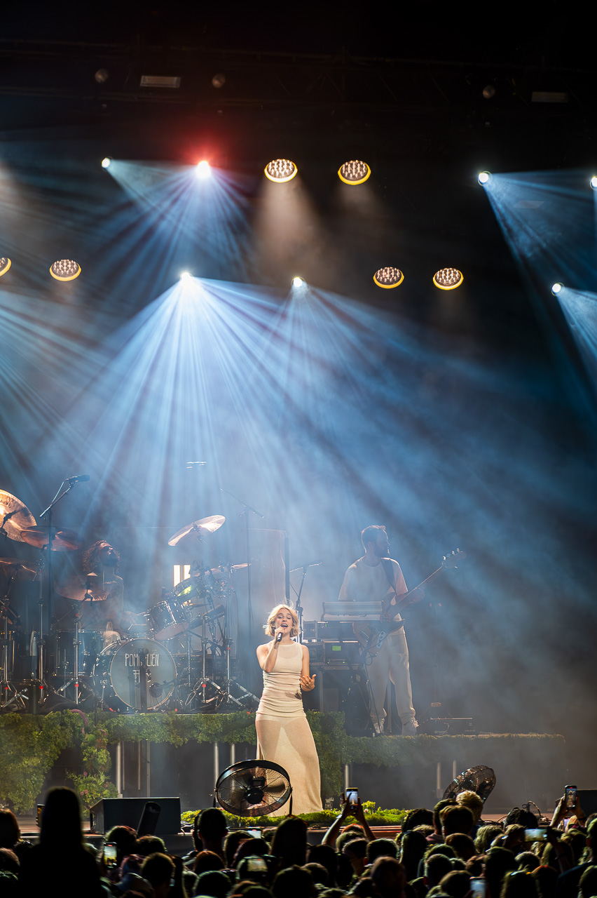 Pommelien Thijs @ Rijvers Festival 2024, picture 15, photographed by Dimitri Vanlommel - FrontView Magazine