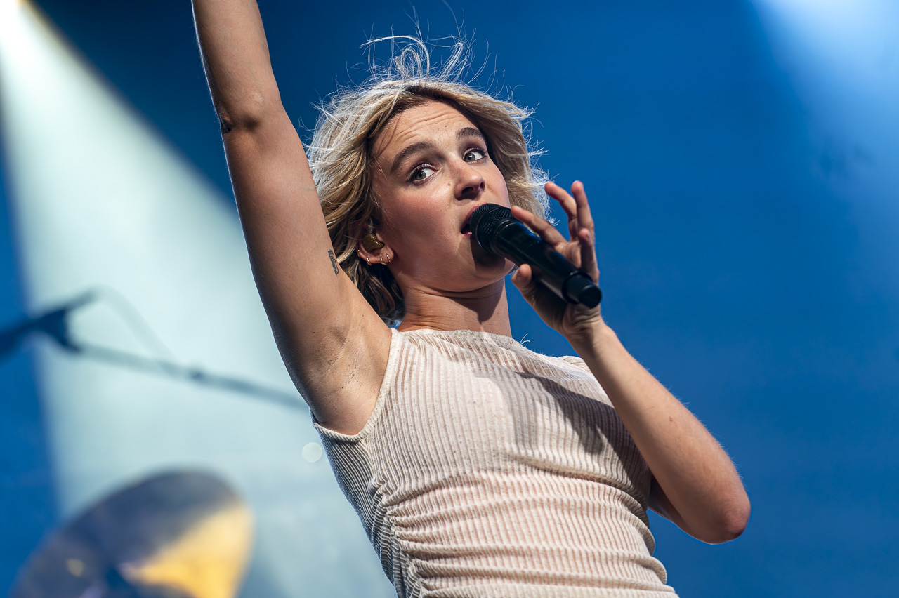 Pommelien Thijs @ Rijvers Festival 2024, picture 17, photographed by Dimitri Vanlommel - FrontView Magazine