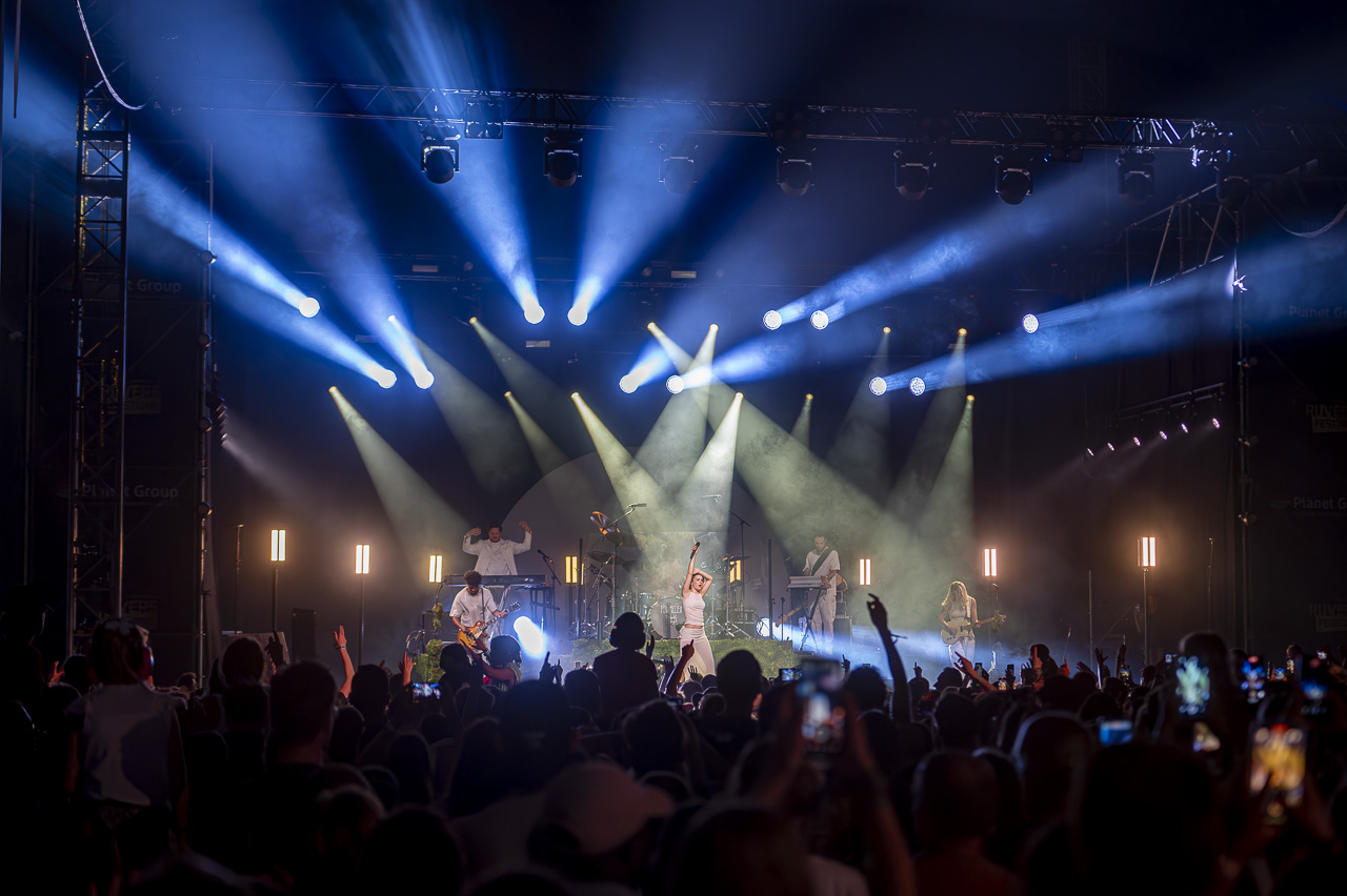 Pommelien Thijs @ Rijvers Festival 2024, picture 20, photographed by Dimitri Vanlommel - FrontView Magazine