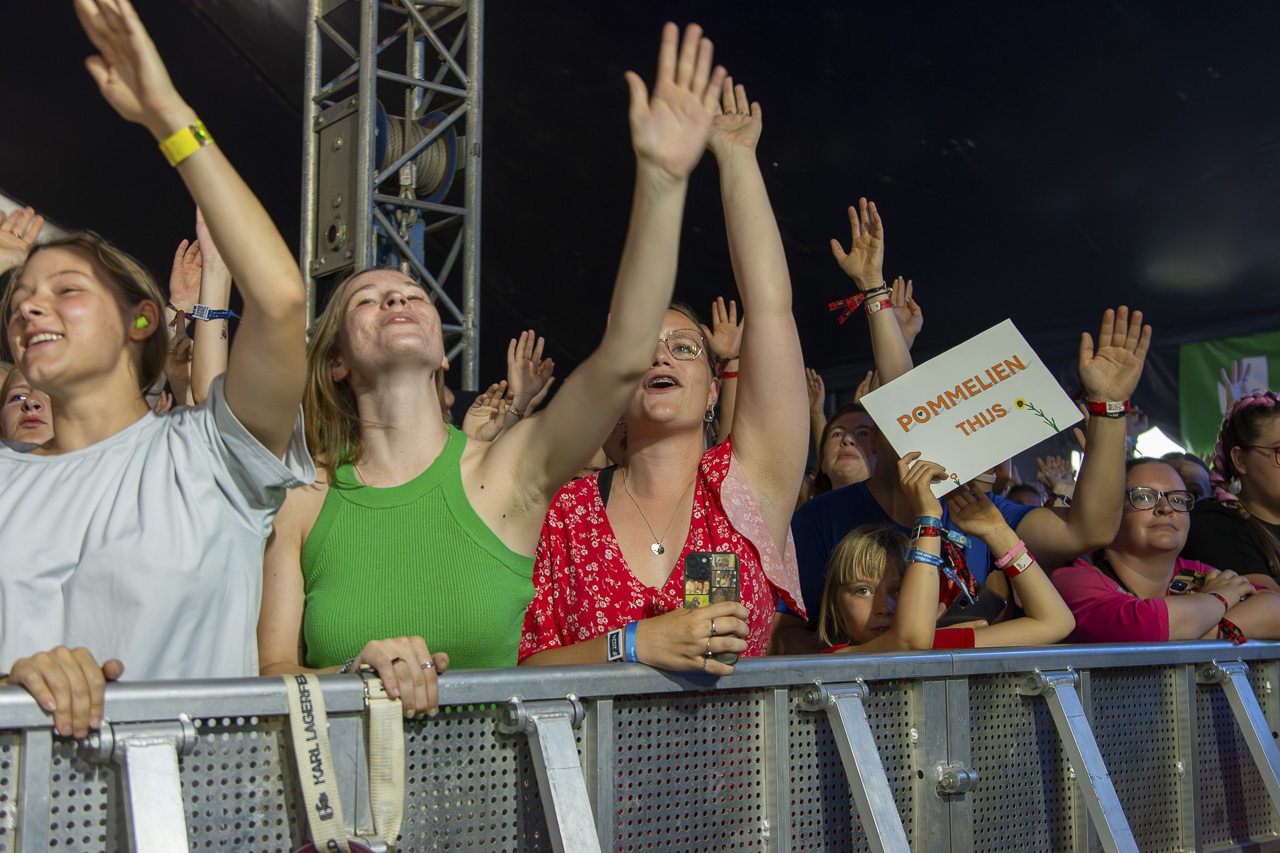 Pommelien Thijs @ Rijvers Festival 2024, picture 29, photographed by Dimitri Vanlommel - FrontView Magazine