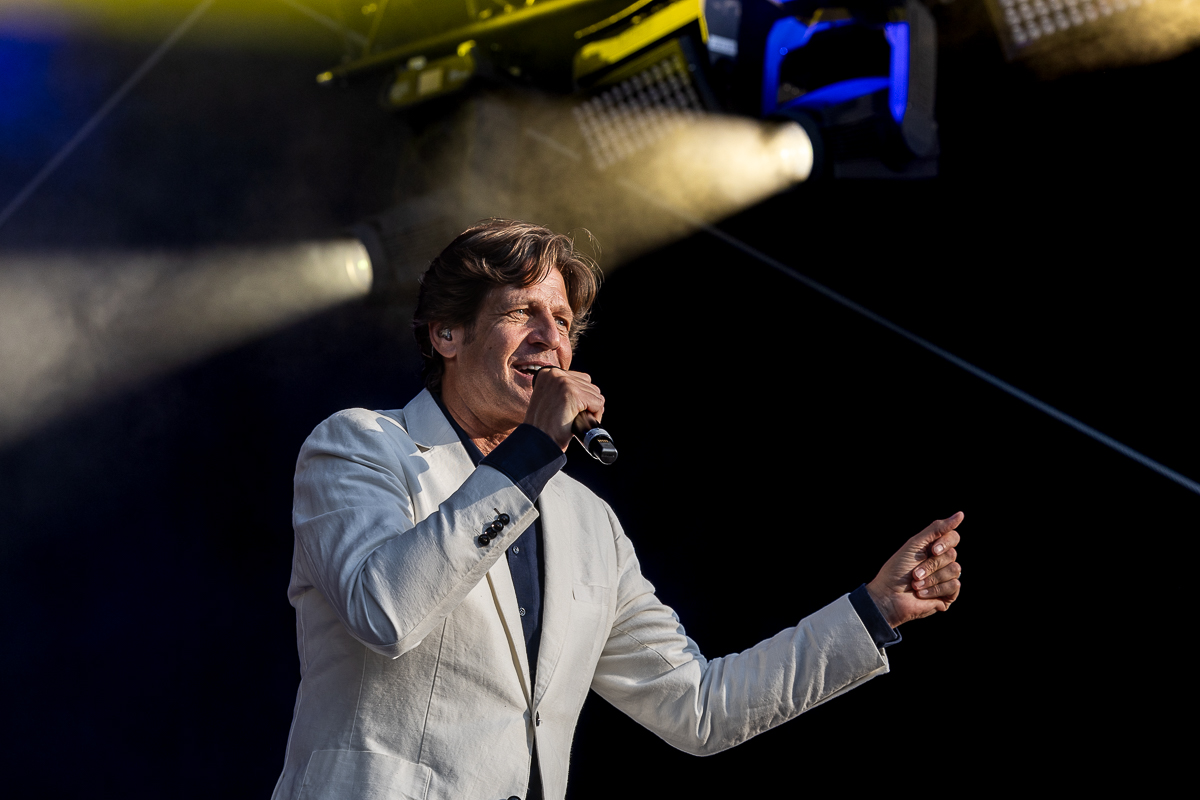 Günther Neefs @ Maanrock 2024, picture 3, photographed by Marc Verdonck - FrontView Magazine