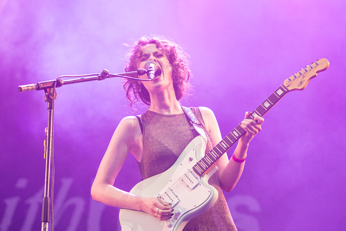 Kids With Buns @ Maanrock 2024, foto 5, foto's door Jelle Meersschaut - FrontView Magazine