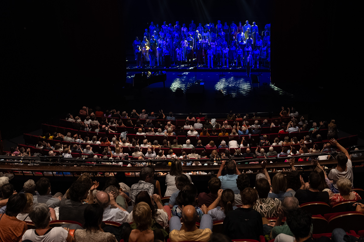 Bent Van Looy in Koor @ Stadsschouwburg Antwerpen, foto 8, foto's door David Johnson - FrontView Magazine